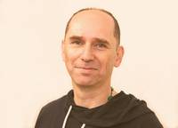 Hermann Grobbauer unterrichtet Shin Tai-Shiatsu an der Heilpraktikerschule Luzern
